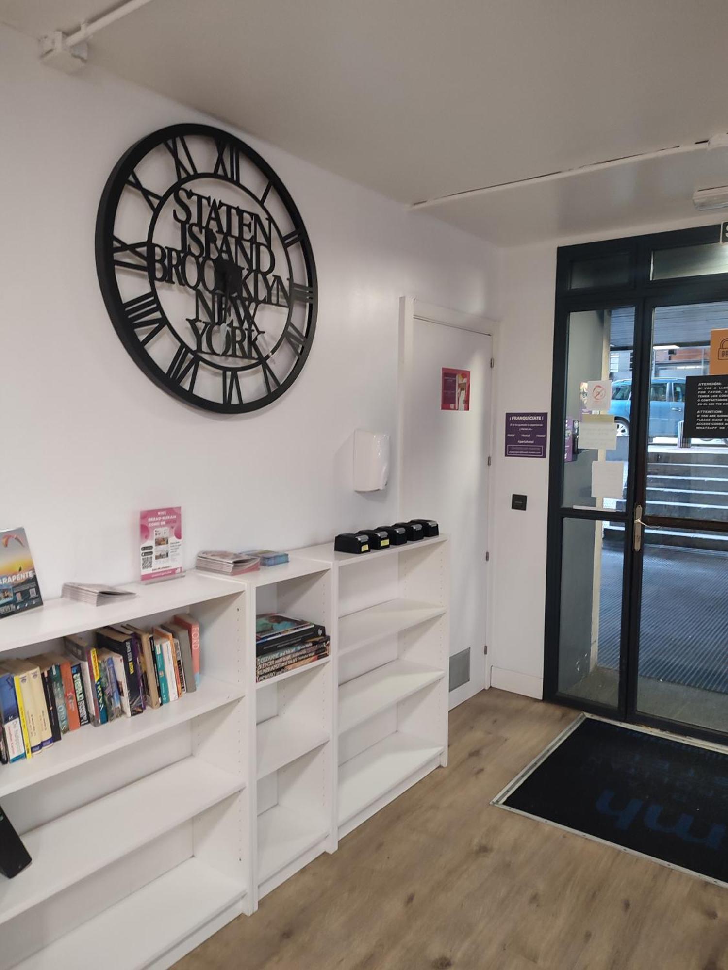 Bilbao Metropolitan Hostel By Bossh Hotels Екстер'єр фото